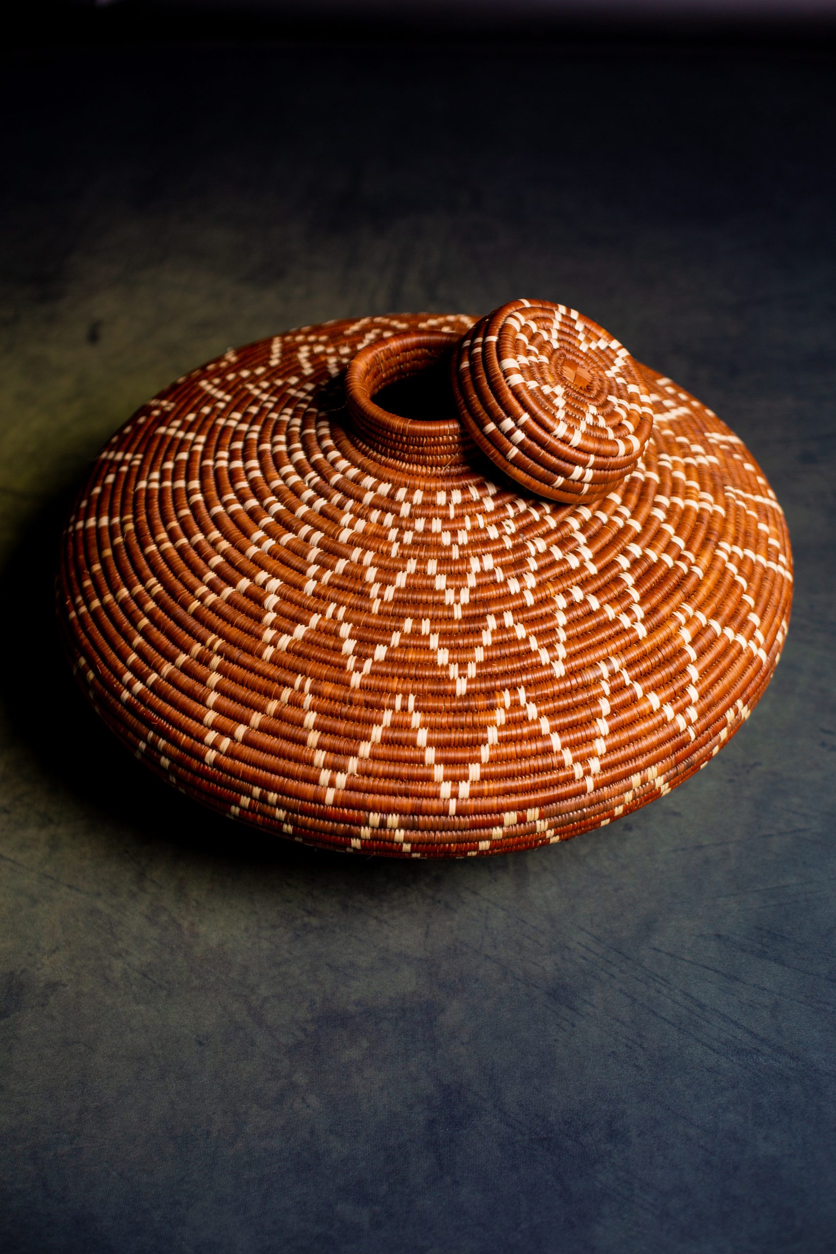 Imbalemhlophe Isichumo basket by Thulile Ngxongo